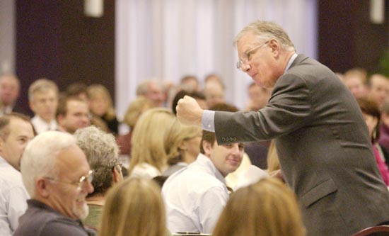 Tom Peters working a room